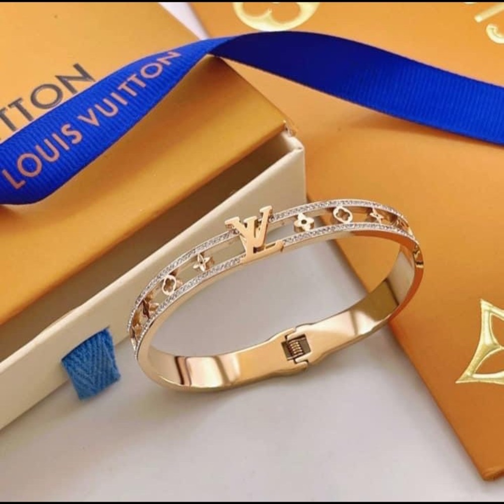 Bracelets - Picture 6 of 10